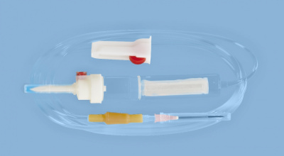 Система для вливаний гемотрансфузионная для крови с пластиковой иглой — 20 шт/уп купить оптом в Туле